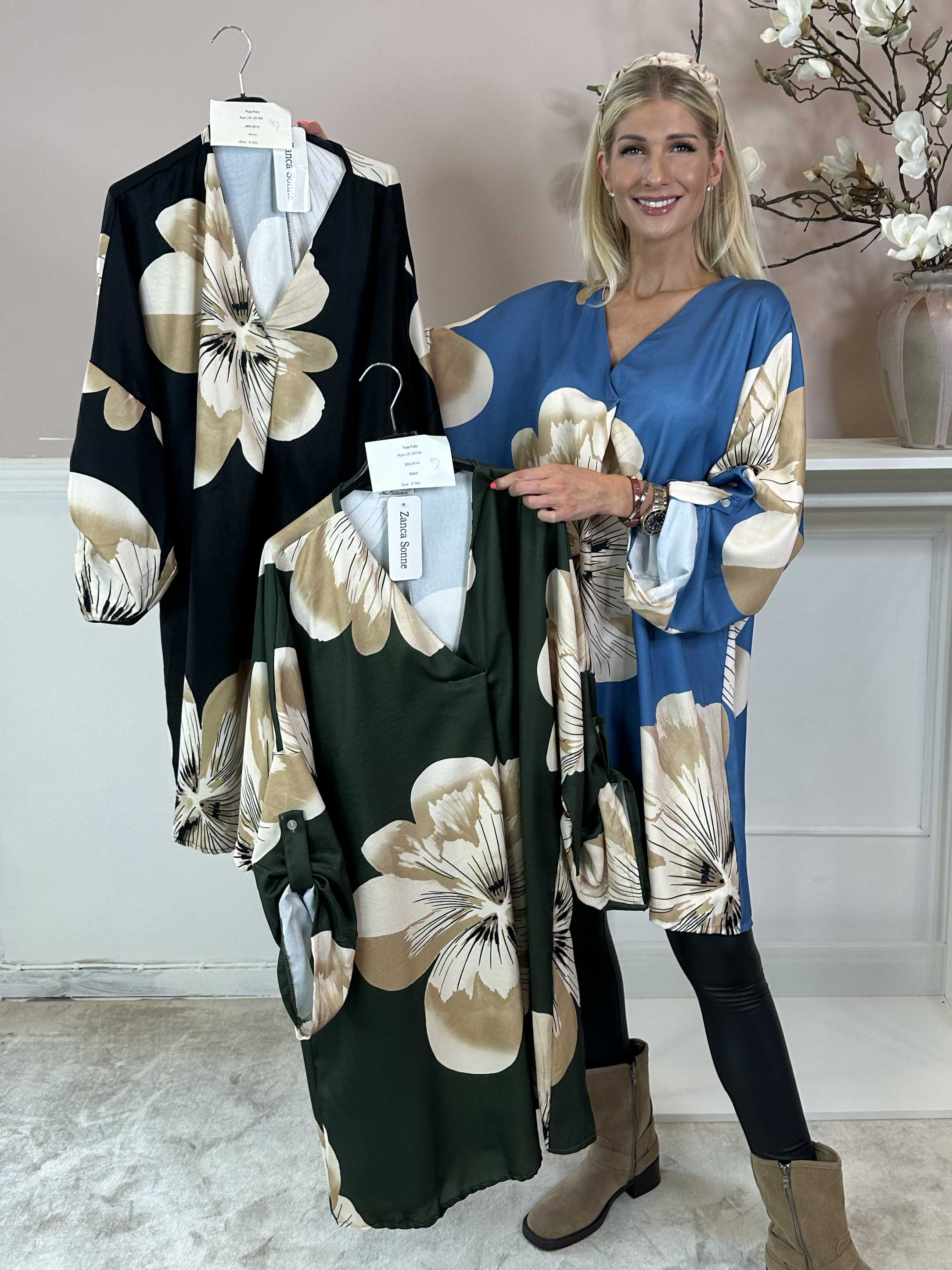 Aya L/S - Söt klänning i viskos med blommor